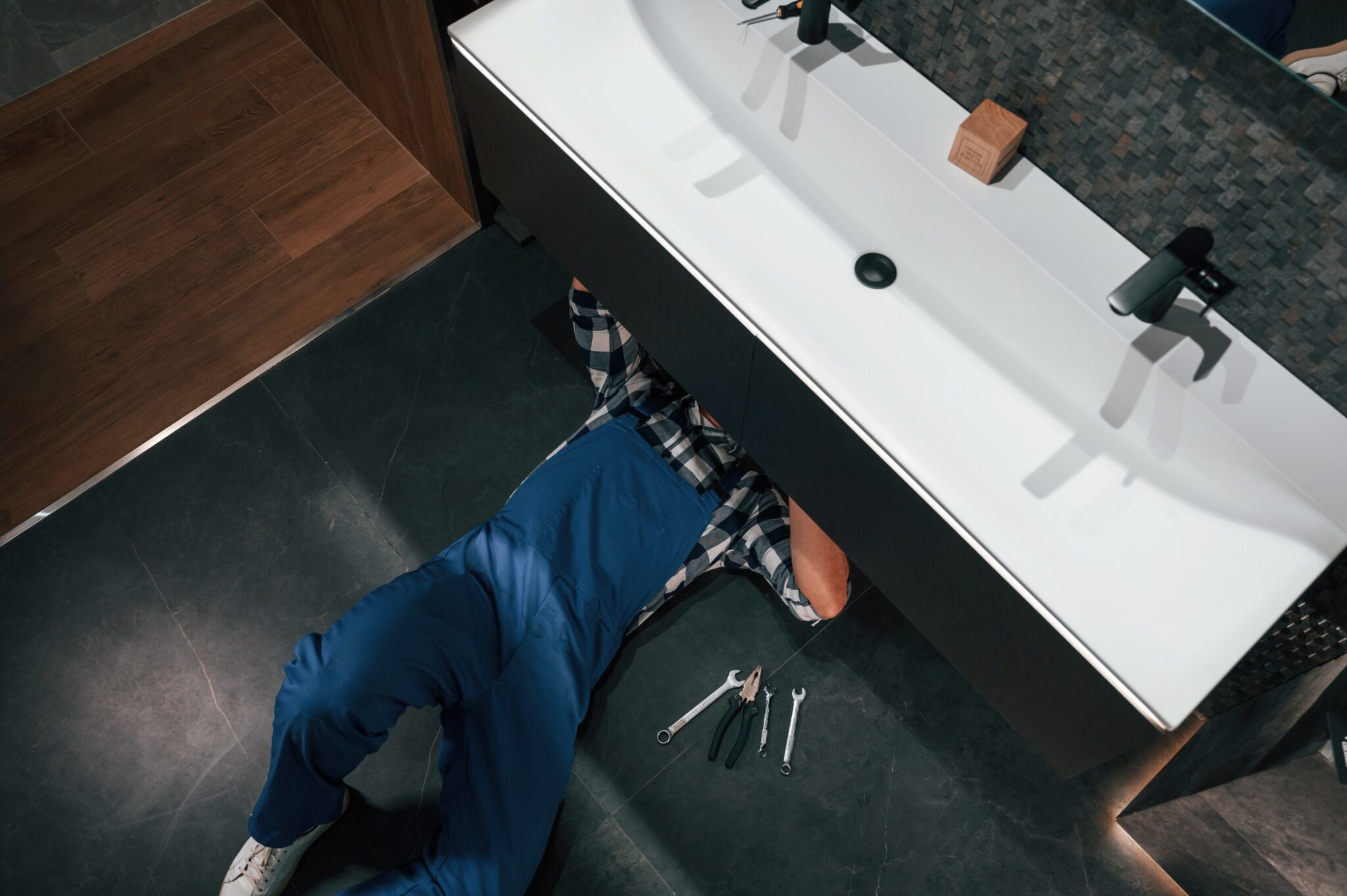 emergency-plumbing-minneapolis-2048x1363